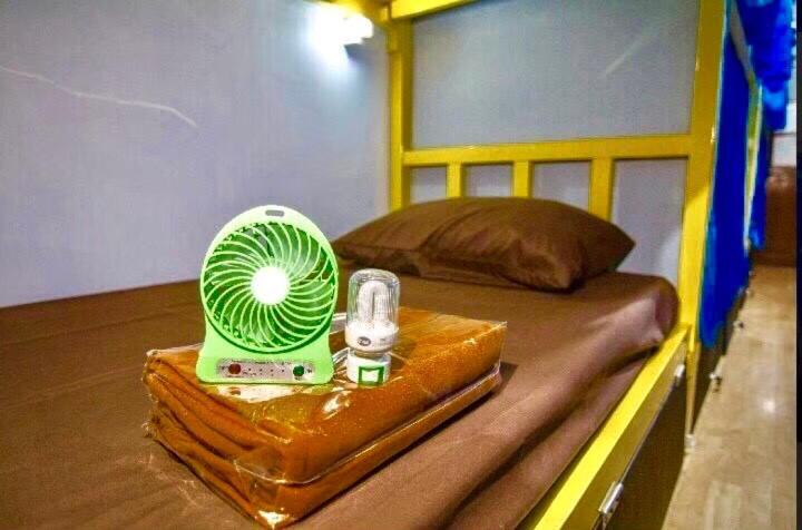 Vr Hostel สะพานควาย Bangkok Bagian luar foto