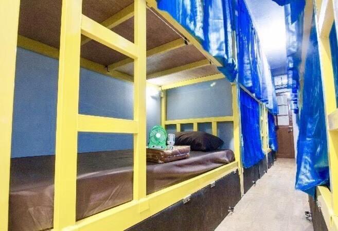 Vr Hostel สะพานควาย Bangkok Bagian luar foto
